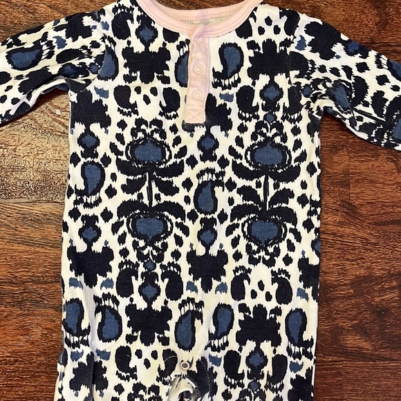 🔴Bundle of pjs🔴 12 month pajamas one piece - Picture 2 of 6